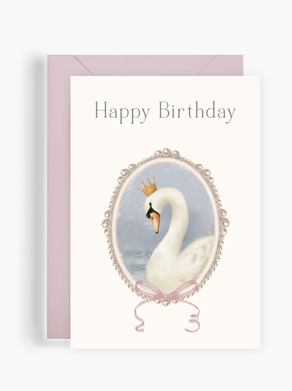 Вітальна поштова листівка Dear Owl із написом Happy Birthday та зображенням білого лебедя в золотій короні всередині вінтажної перлинної рамки з рожевим бантом. Вітальна поштова листівка Dear Owl із написом Happy Birthday та зображенням білого лебедя в золотій короні всередині вінтажної перлинної рамки з рожевим бантом.